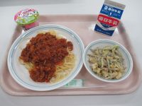 ミートソーススパゲティ・ごぼうサラダ・ヨーグルト