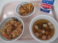 炊き込みご飯　ウインナーのかきあげ　すまし汁
