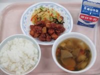 マグロのケチャップ煮　塩昆布和え　けんちん汁