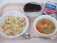 ピラフ　野菜スープ　ココア蒸しパン