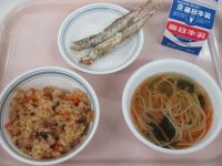 炊き込みご飯　ししゃものから揚げ　そうめん汁