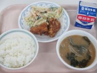 鶏肉のレモン揚げ　マカロニサラダ　みそ汁