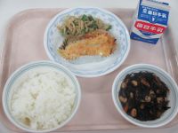 鮭のマヨネーズ焼き　いんげんのごま和え　ひじきの煮物
