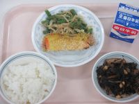 鮭のマヨネーズ焼き　いんげんのごま和え　ひじきの煮物