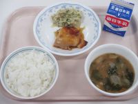 鶏肉の照り焼き　ツナのごまドレサラダ　みそ汁