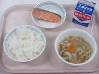 鮭の塩焼き　厚揚げの煮物
