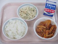 豚肉のケチャップ煮　大根のツナマヨ和え