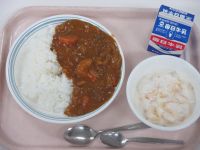 カレーライス　フルーツヨーグルト