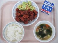 まぐろのケチャップ煮　コールスロー　わかめスープ