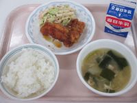 鶏のレモン揚げ　マカロニサラダ　中華スープ