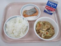 鮭の塩焼き　厚揚げの煮物