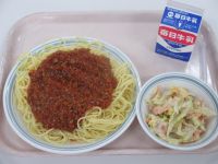 ミートソーススパゲティ　ツナサラダ