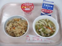 炊き込みご飯　かやくうどん　ヨーグルト
