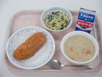 揚げパン　クリームシチュー　ツナサラダ