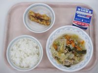 野菜の炒め物　ちくわの黄金揚げ