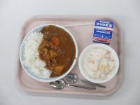 カレーライス　フルーツヨーグルト