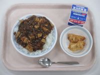 マーボー丼　揚げ餃子