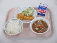 いかのサラサ揚げ　枝豆とツナのサラダ　豚汁