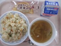 チキンピラフ　野菜スープ　プチクレープ（チョコ）