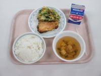 鮭のマヨネーズ焼き　ツナ和え　すまし汁