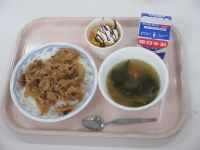 焼き肉どんぶり　春雨スープ　パフェ