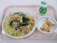 冷やし中華そば　揚げ餃子　マスカットジョア