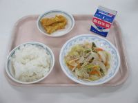 ごはん　野菜の炒め物　ちくわの黄金揚げ