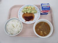 ハムカツ　キャベツのサラダ　豚汁