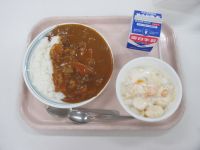 カレーライス　フルーツヨーグルト