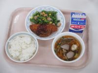 魚のフライ　いんげんソテー　けんちん汁