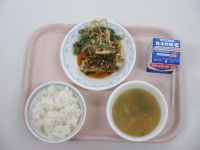 サバのピリからソースがけ　いんげんのごま和え　中華スープ