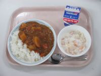 カレーライス　フルーツヨーグルト