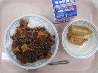 マーボー丼　揚げぎょうざ