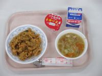 カレーピラフ　キャベツのスープ　ヨーグルト