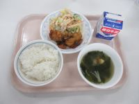 鶏肉のレモン揚げ　マカロニサラダ　わかめスープ