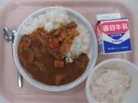 カレーライス　フルーツヨーグルト
