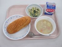 揚げパン　クリームシチュー　ツナサラダ