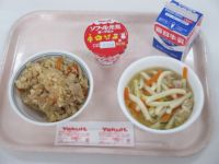 炊き込みご飯　かやくうどん　ヨーグルト