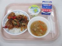 トリニータ丼　野菜スープ　青りんごゼリー