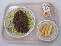 ジャージャーめん　フライドポテト　アップルキャロットジュース