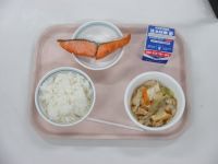 鮭の塩焼き　厚揚げの煮物