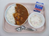 カレーライス　フルーツヨーグルト