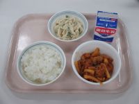 豚肉のケチャップ煮　大根のツナマヨ和え