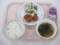 鶏肉のから揚げ　ポパイサラダ　わかめスープ