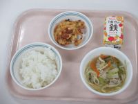 ウインナーのかき揚げ　塩ちゃんこ汁　アップルキャロットジュース