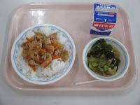 肉どんぶり　酢の物