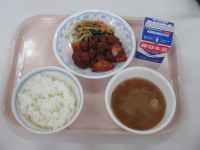 マグロのケチャップ煮　ごま和え　みそ汁