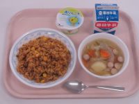 カレーピラフ・野菜とソーセージのスープ・青りんごゼリー