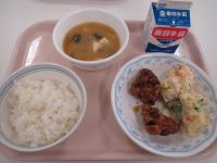 ごはん・鶏肉のレモン揚げ・ポテトサラダ・みそ汁