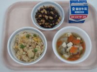 そぼろご飯・けんちん汁・大豆の磯煮